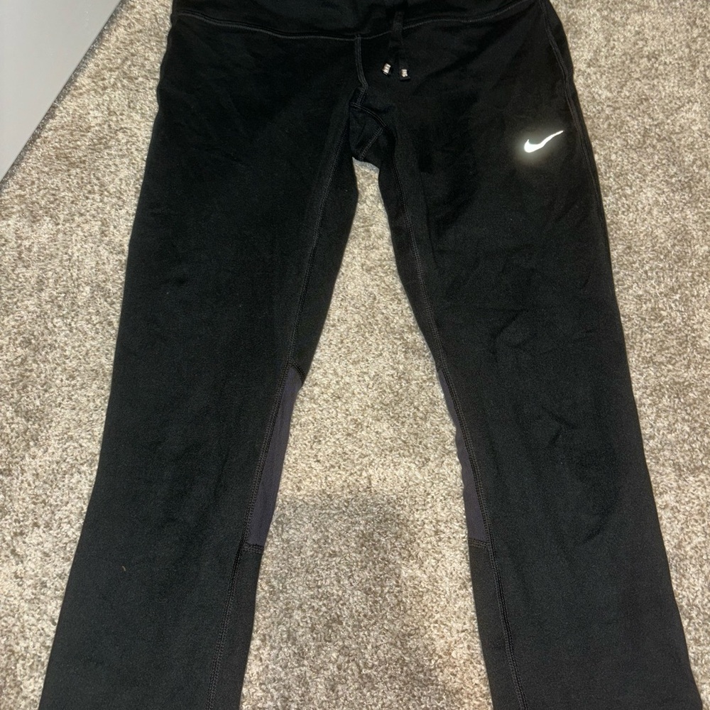 Nike  Black cropped leggings